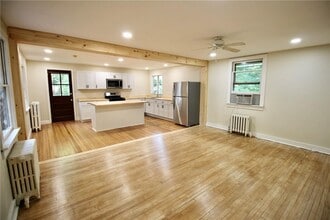 37 Augusta Pl in Tuxedo Park, NY - Building Photo - Building Photo