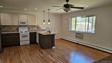 76 Manor Dr in Cornwall, NY - Building Photo - Building Photo