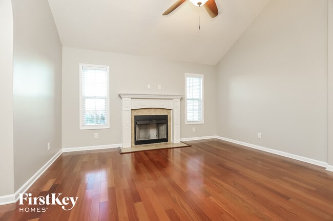 488 Cedar Valley Dr in Clarksville, TN - Foto de edificio - Building Photo