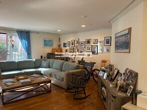 331 Beacon St, Unit 1 in Boston, MA - Building Photo - Building Photo