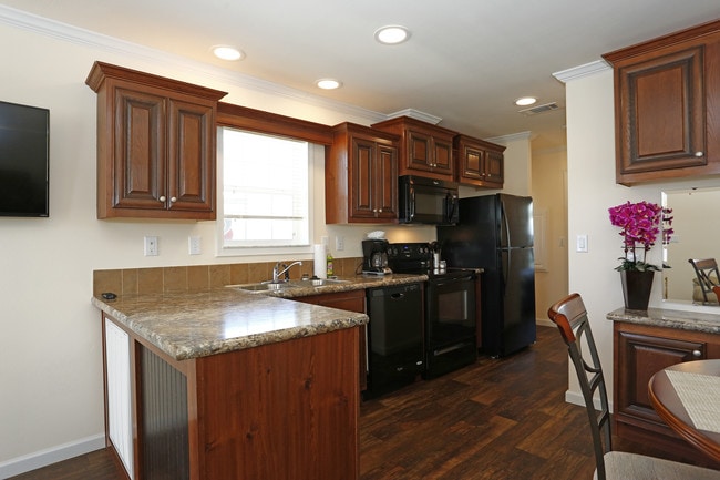 Rainbow MH & RV Resort in Frostproof, FL - Foto de edificio - Interior Photo