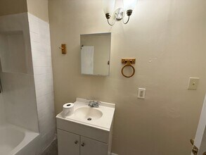 11913 Dove Ave in Cleveland, OH - Building Photo - Building Photo