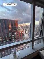 555 10th Ave in New York, NY - Building Photo