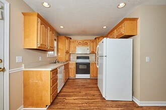 1006 Brooklyn Dr in Springfield, TN - Building Photo - Building Photo