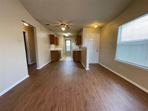 8117 West Gate Blvd in Austin, TX - Building Photo - Building Photo