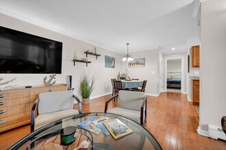 97 Wharfside Dr in Monmouth Beach, NJ - Building Photo - Building Photo