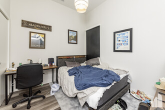 2322 N Clark St, Unit 310 in Chicago, IL - Foto de edificio - Building Photo