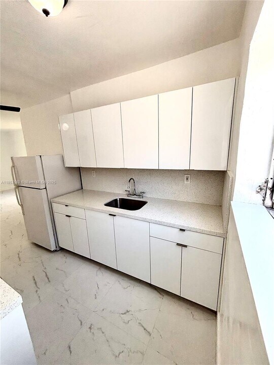 25 Navarre Ave in Coral Gables, FL - Building Photo