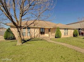 33 Rockney Rd in Georgetown, TX - Building Photo