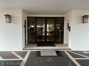 2500 NE 48th Ln in Fort Lauderdale, FL - Foto de edificio - Building Photo