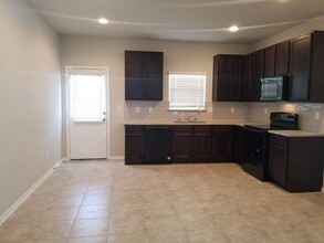 7347 Braes Cor in San Antonio, TX - Building Photo - Building Photo