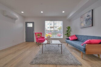 11732 Hamlin St in Los Angeles, CA - Building Photo - Building Photo