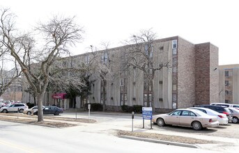 Inntowner Apartments in Des Moines, IA - Foto de edificio - Building Photo