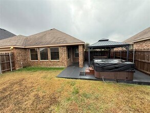 213 Warbler Dr in Desoto, TX - Building Photo - Building Photo