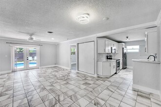 5261 NW 11th St in Lauderhill, FL - Building Photo - Building Photo