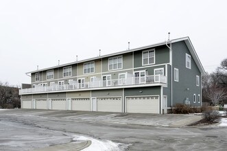 24-46 97th Ave NW in Coon Rapids, MN - Foto de edificio - Building Photo