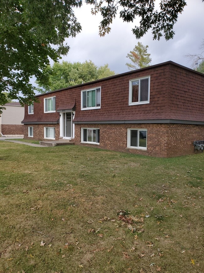 2212 Piper Plz, Unit 3 in Burlington, IA - Building Photo - Building Photo