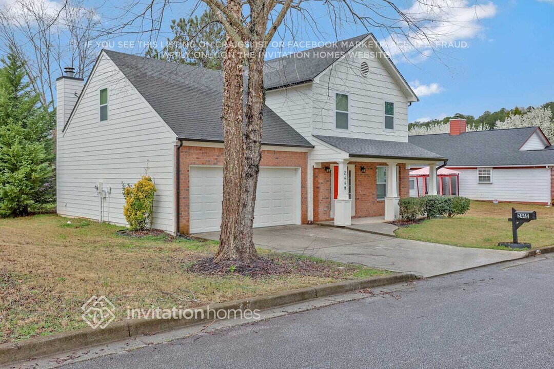 2449 Raven Cir in Lithonia, GA - Foto de edificio