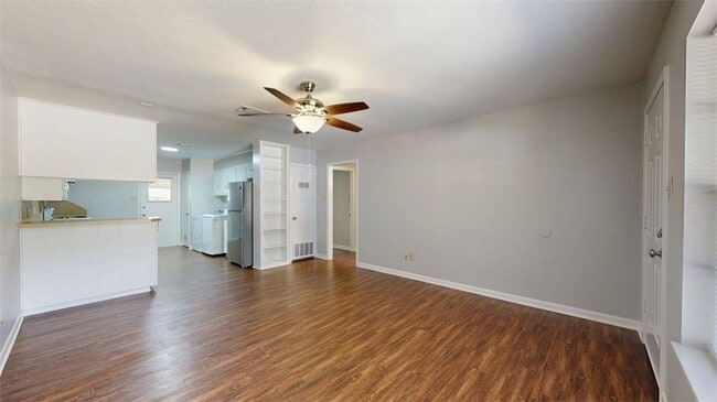 3921 Olive St, Unit B in Bryan, TX - Foto de edificio - Building Photo