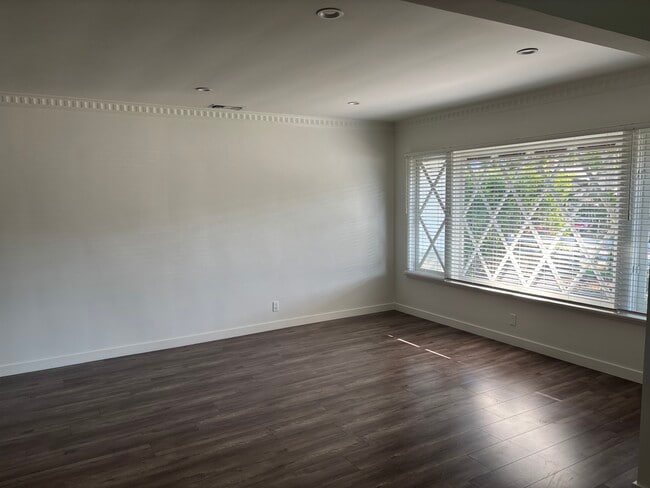 400 S Lamer St in Burbank, CA - Building Photo - Building Photo