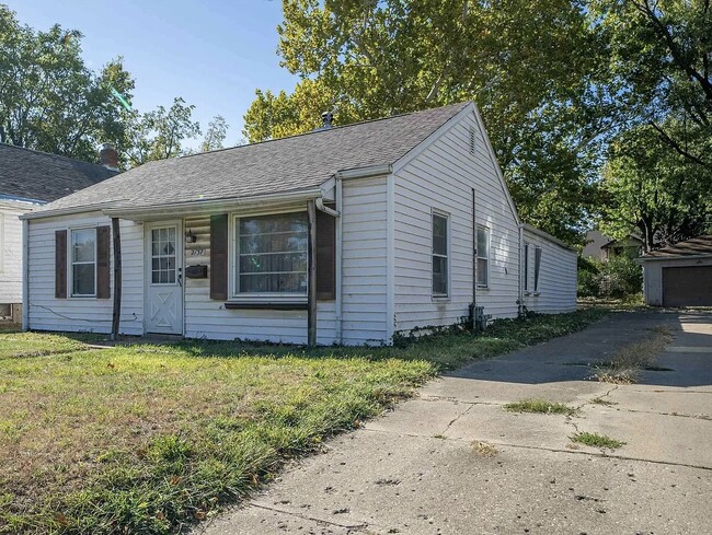 2137 N Prospect Rd in Peoria, IL - Building Photo - Building Photo