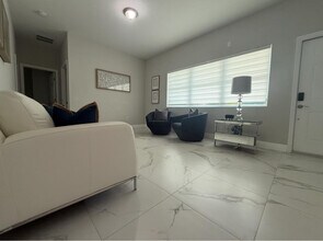 304 E Lake Rd in Palm Springs, FL - Building Photo - Building Photo