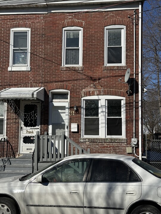 31 Taylor St in Trenton, NJ - Building Photo