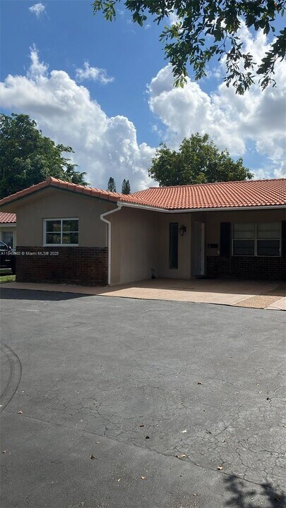 3851 NW 110th Ave in Coral Springs, FL - Building Photo