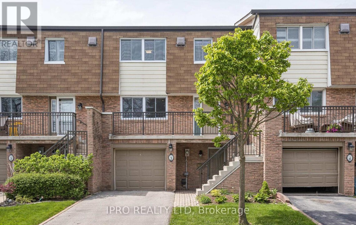 2110-2110 Marine Dr in Oakville, ON - Building Photo
