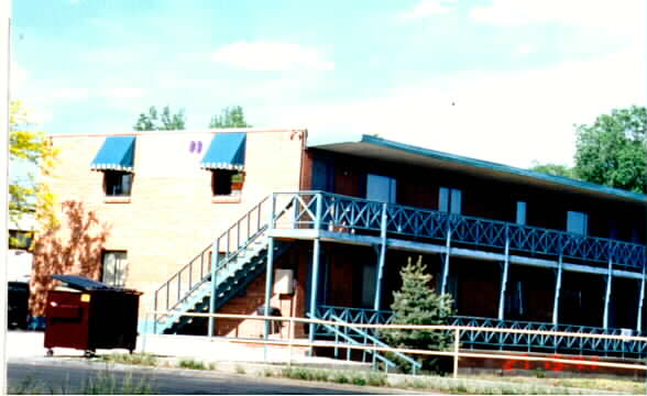 Poplar Garden in Lakewood, CO - Building Photo