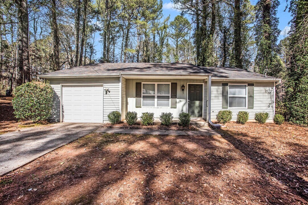 5801 Calico Ct in Lithonia, GA - Building Photo