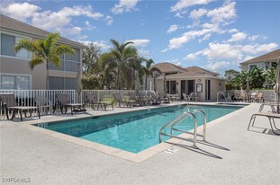 76 4th St in Bonita Springs, FL - Building Photo