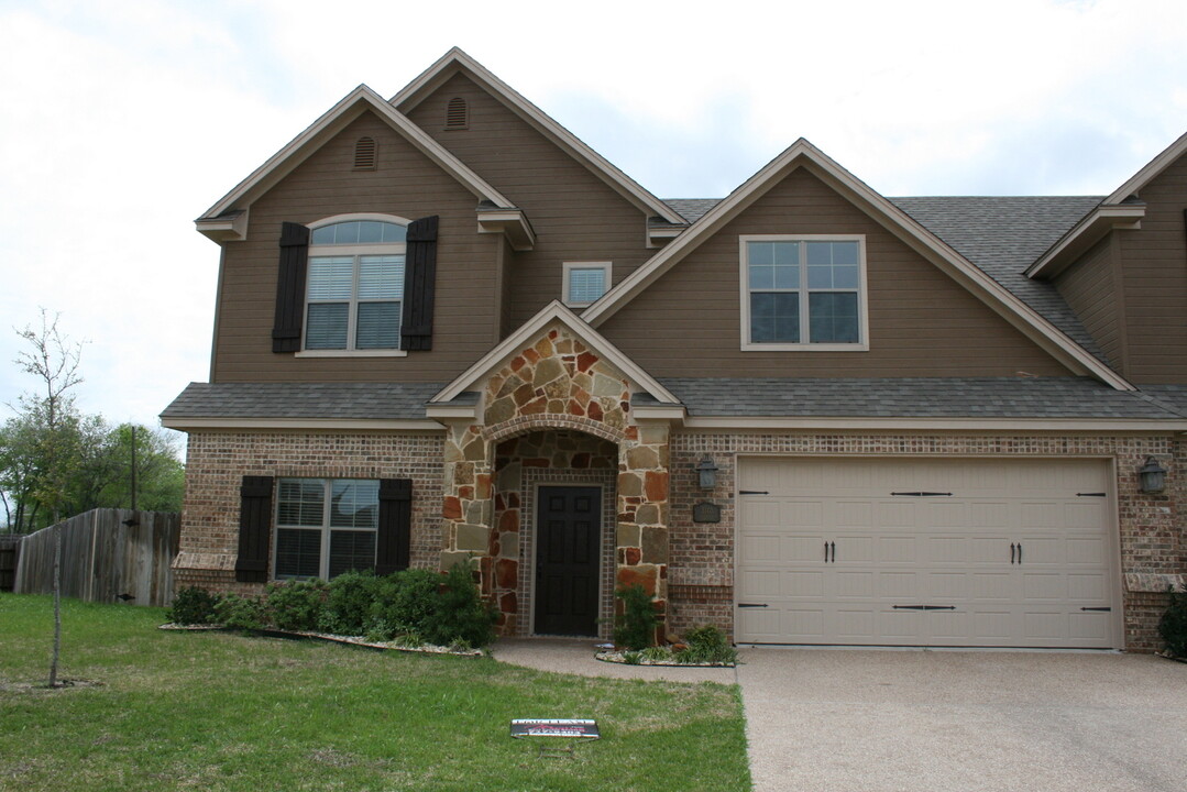 3140 Stallion Dr in Robinson, TX - Building Photo