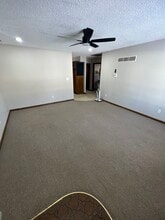 433 S Ridge Rd in Hesston, KS - Building Photo - Building Photo