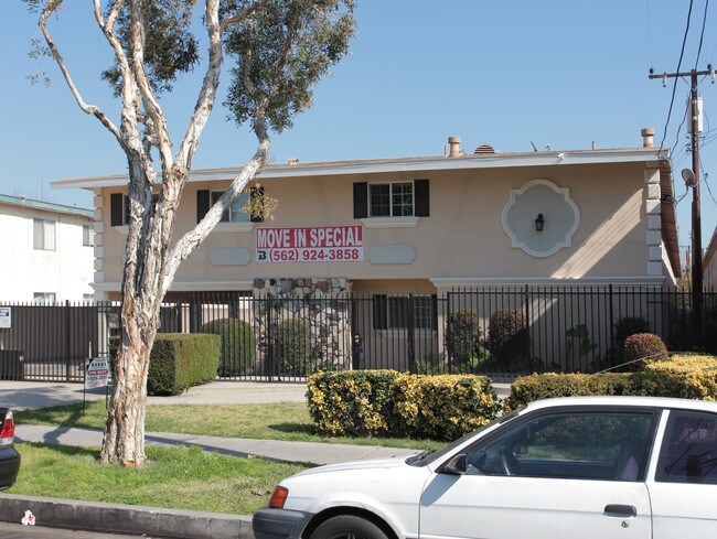 16206-16208 Eucalyptus Ave in Bellflower, CA - Building Photo - Building Photo