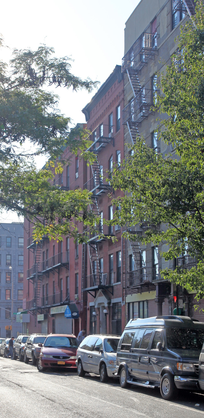 246 E 119th St in New York, NY - Foto de edificio - Building Photo