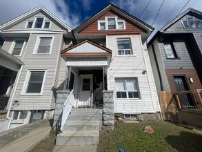 529 Cannon St E in Hamilton, ON - Building Photo - Building Photo