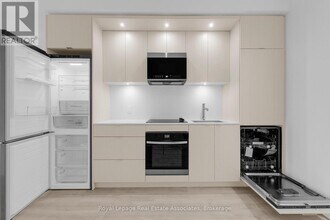 60 Central Park Roadway in Toronto, ON - Building Photo - Building Photo