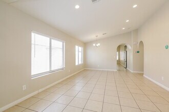 6568 Duck Hill Springs Dr in Las Vegas, NV - Building Photo - Building Photo