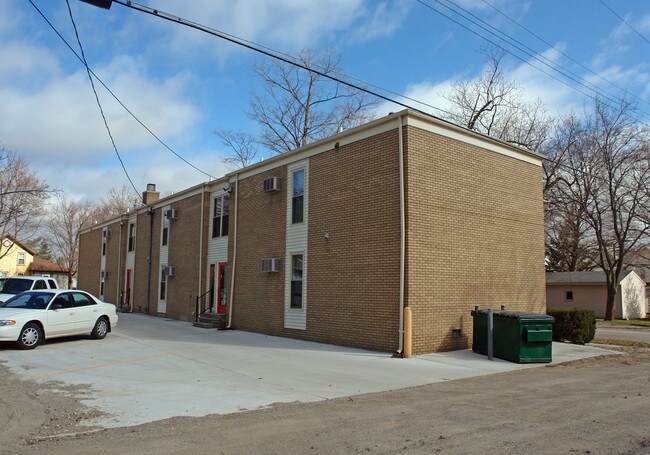 Court Street Apartments in Lapeer, MI - Building Photo - Building Photo