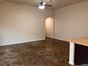 228 Ragsdale Way, Unit 579-4 in New Braunfels, TX - Foto de edificio - Building Photo