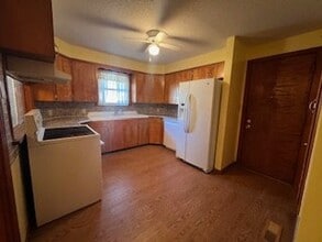 1010 N Nashville Ave in Sheffield, AL - Building Photo - Building Photo