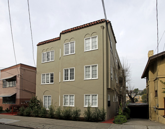 815 Walker Ave in Oakland, CA - Building Photo - Building Photo