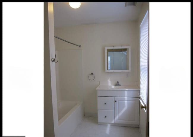 20 W Franklin Ave in Pennington, NJ - Building Photo - Building Photo