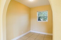 5452 Fifth Ave in Ft. Myers, FL - Building Photo - Building Photo