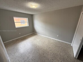 3045 NW 21st Ct-Unit -6 in Miami, FL - Building Photo - Building Photo