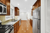 2218 W Augusta Blvd, Unit 3 in Chicago, IL - Building Photo - Building Photo