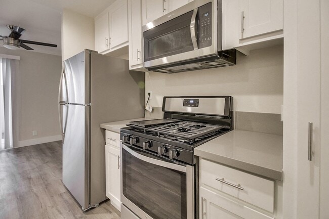 Fairway Villas Apartment Homes in Newport Beach, CA - Building Photo - Building Photo