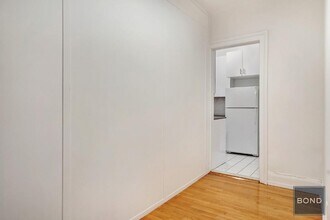 315 W 102nd St in New York, NY - Building Photo - Building Photo