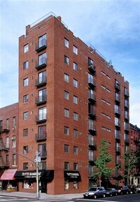 Beta House in New York, NY - Foto de edificio - Building Photo